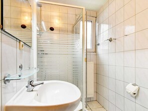 Apartment | Bathroom