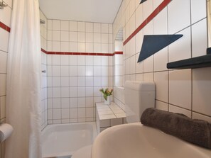 Apartment | Badezimmer | Dusche, Handtücher