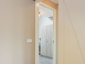 2 bedrooms, individually furnished, bed sheets - Holiday Home in Oostkapelle Near Forest (Oostkapelle)