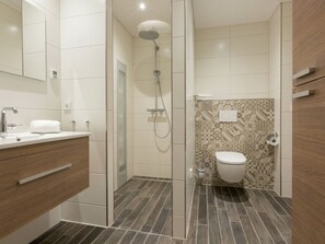 Bathroom - Holiday Home in Oostkapelle Near Forest (Oostkapelle)