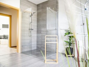 Apartment | Bathroom - Lagoon Forest Family Retreat (Monkebude)