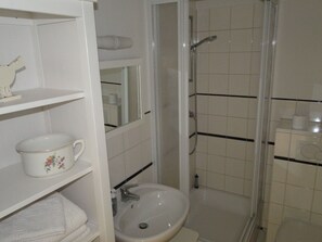 Shower, hair dryer, towels - Cozy Apartment in Boiensdorf near Beach (Boiensdorf)