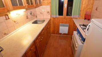 House | Private kitchen | Fridge, microwave, oven, dishwasher
