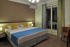 6 bedrooms, in-room safe, WiFi, bed sheets