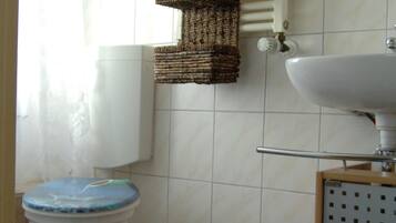 Apartment | Badezimmer | Dusche, Handtücher