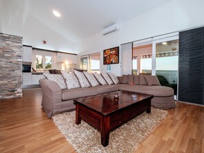 Living room | Fireplace, DVD player