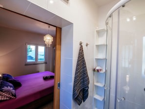 Bathroom | Shower, towels