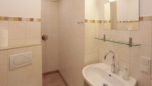 Apartment | Bathroom - Charming Apartment in Düdinghausen With Terrace (Medebach)