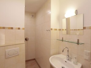 Apartment | Bathroom - Charming Apartment in Düdinghausen With Terrace (Medebach)
