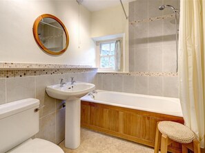 House | Bathroom | Combined shower/tub - Beautiful Stone Built Property Offering Plenty of Character and Large Private Garden (Ambleside)