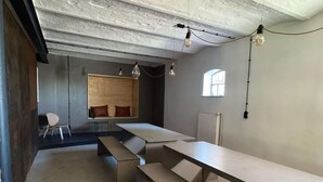 A minimalist room with a large table, benches, and a window. - Apartment Near Saaler Bodden Lagoon (Saal)
