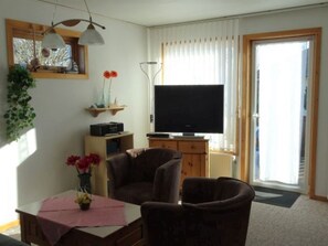 Living room - Modern Holiday Home in Marlow With Terrace (Marlow)
