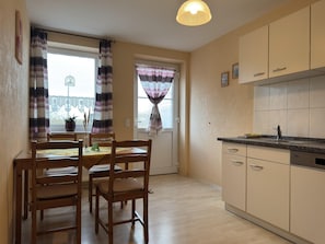 Private kitchen - Wiek Apartment With Garden (Wiek)