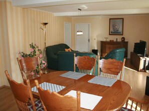 Dining - Quaint Holiday Home in Robertsdorf near Beach (Blowatz)