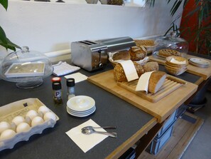 Free daily buffet breakfast - Hotel Alte Gärtnerei (Härkingen)