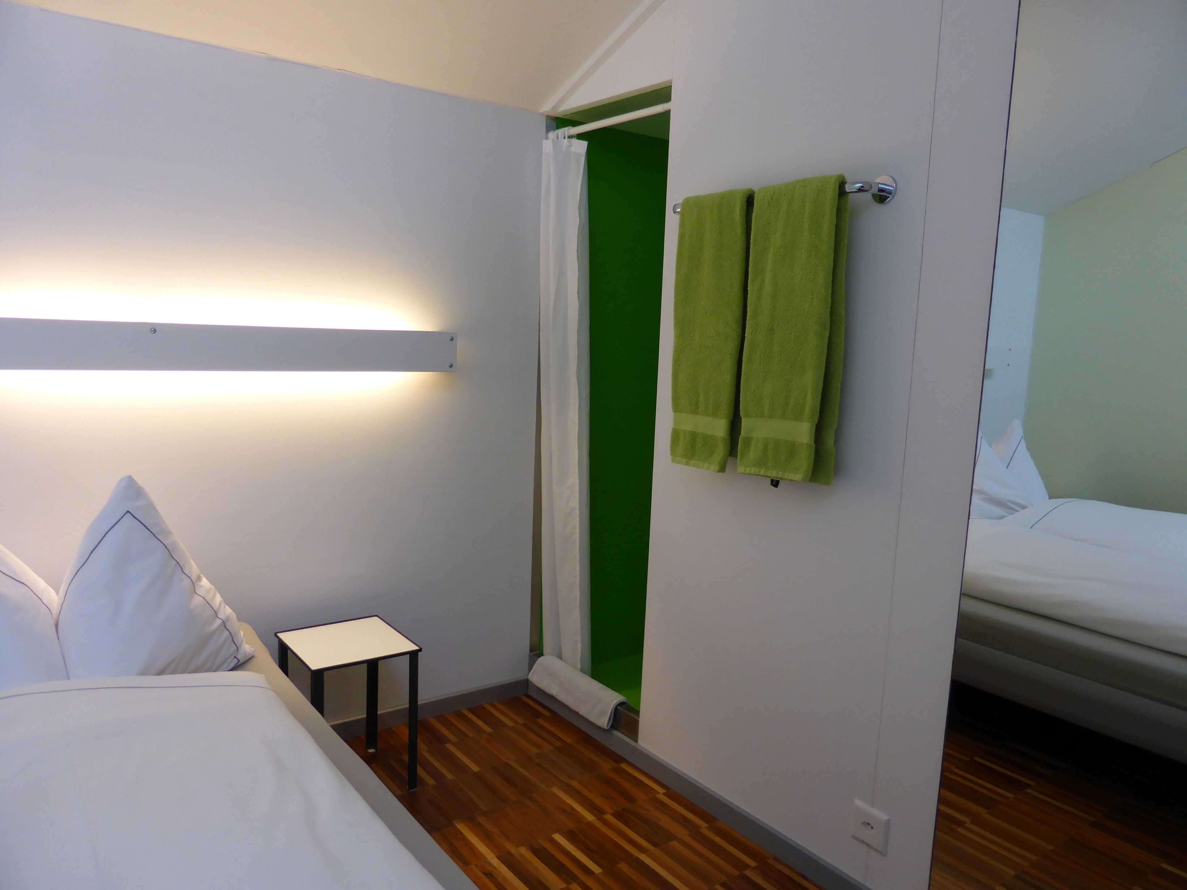 Bureau, espace de travail pour ordinateurs portables