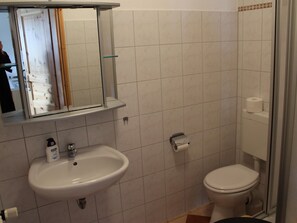 Apartment | Bathroom