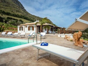 House | Pool