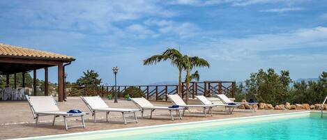 独立别墅 | 泳池 | 室内游泳池,室外游泳池