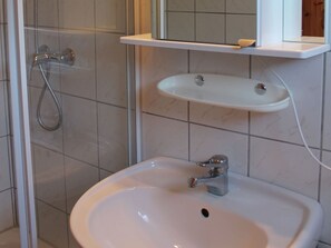 Apartment | Badezimmer | Dusche