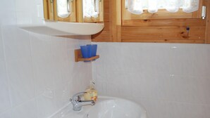 House | Bathroom - Cosy Holiday Home in Tessin With Terrace (Tessin)