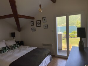 3 chambres, bureau, fer et planche à repasser, lit parapluie