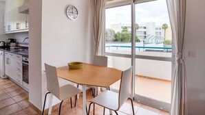 Dining - Excellent one Bedroom Apartment in Meia Praia, With Communal Pool (Lagos)