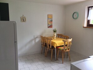 Dining - Apartment in Zierow With Garden, Roofed Terrace and Barbecue (Zierow)