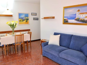 House | Dining - Holiday Home in Sirmione Near Thermal Baths (Sirmione)