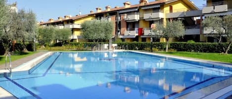 House | Pool