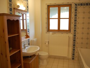 Apartment | Badezimmer | Duschwanne