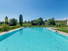 Casa | Piscina | Una piscina al aire libre