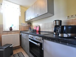 Bungalow | Eigene Küche | Wasserkocher mit Kaffee-/Teezubehör, Kühlschrank, Ofen, Toaster