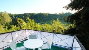 Balcony - Beautiful Gallery Apartment in Passau With Separate Entrance and a Large Terrace (Passau)