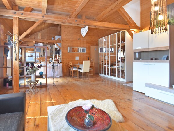 Apartment | Living room - Beautiful Gallery Apartment in Passau With Separate Entrance and a Large Terrace (Passau)