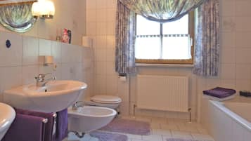 Apartment | Bathroom