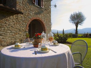 Dining - Apartment in Cortona With Pool and Hill Views (Cortona)