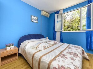1 bedroom, individually furnished, iron/ironing board, WiFi - Spacious 1st Floor Apartment With Private Fenced Terrace, Wi-fi and Parking (Dubrovnik)