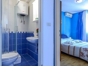 Bathroom - Spacious 1st Floor Apartment With Private Fenced Terrace, Wi-fi and Parking (Dubrovnik)