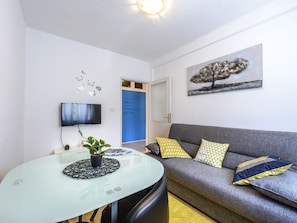 Living room - Spacious 1st Floor Apartment With Private Fenced Terrace, Wi-fi and Parking (Dubrovnik)