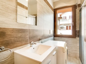 Shower, hair dryer - Belvilla by OYO Bellavista (Rosolina)