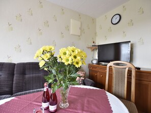 Bungalow | Living room | DVD player
