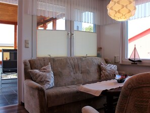 House | Living room - Blissful Holiday Home in Hohenkirchen With Roofed Terrace (Hohenkirchen)