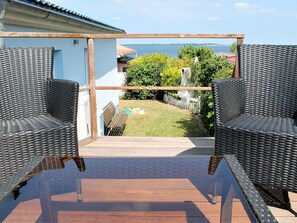 House | Balcony - Blissful Holiday Home in Hohenkirchen With Roofed Terrace (Hohenkirchen)