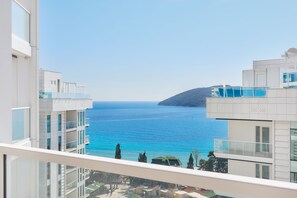 Luxury-Apartment, 2 Schlafzimmer, Meerblick | Blick auf das Wasser