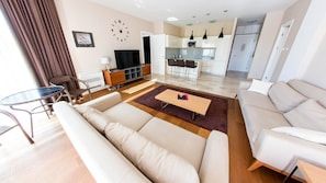 Luxury Apartment, 2 Bedrooms, Sea View | Soundproofing, iron/ironing board, free WiFi, bed sheets - Lux Apartments Sunrior (Budva)