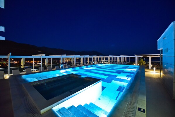 Kolam renang rooftop