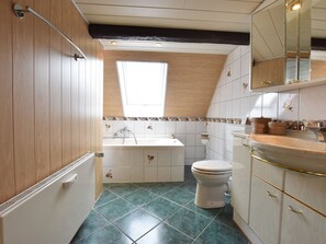 Apartment | Bathroom