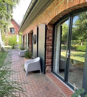 Apartment | Exterior - Grosszuegige Ferienwohnung mit Garten (Saal)