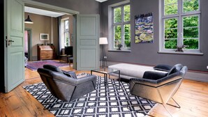 Apartment | Living room | Fireplace